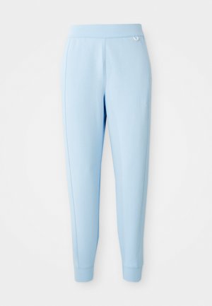 Hea sinine jogger püksid, mis on valmistatud pehmest materjalist, omavad siledat tekstuuri, kitsenevaid jalgu ja diskreetset logo aktsenti külgedel.