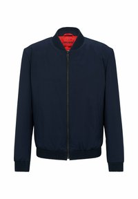Veste de bombardier marine avec fermeture éclair, col, poignets et ourlet côtelés, dotée d'une doublure intérieure rouge et de poches latérales. Texture lisse.