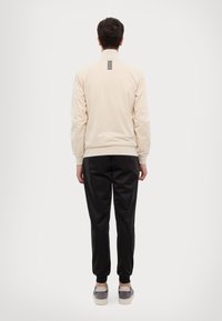 EA7 Emporio Armani TRAIN CORE SUIT - Trening - sand/black