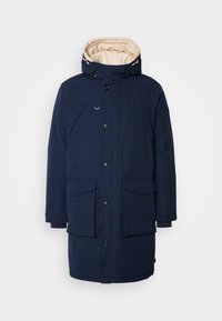 Parka de marina con capucha, dos bolsillos delanteros, cierre de botones y un forro interior beige. Hecha de un tejido duradero con una textura suave.