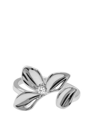 Anello aperto in argento con un design floreale caratterizzato da quattro petali lucidi e una piccola gemma rotonda e trasparente al centro.