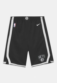 Mustat koripalloshortsit, jotka on valmistettu kevyest�ä kankaasta. Shortseissa on valkoiset sivuviirut, NBA-logo ja Brooklyn Netsin logo vasemmassa alakulmassa.