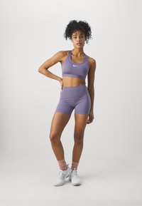 Nike Performance BRA - Vidēja atbalsta sporta krūšturis - daybreak/white