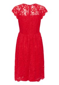 Rochie roșie din dantelă cu mâneci scurte, cu un corset ajustat și fustă evazată. Prezintă modele florale și un fermoar pe spate pentru închidere.