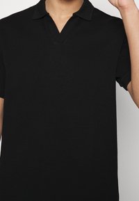 HUGO Basic T-shirt - black