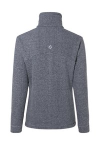 Giacca in pile grigia con colletto alto, texture liscia e motivo a losanghe sulla parte superiore della schiena. Presenta maniche lunghe e una vestibilità comoda.