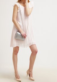 BCBGeneration Koktejlové šaty / šaty na párty - nude