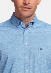 GIORDANO SOFT REGULAR FIT BUTTON DOWN - Overhemd - jeans blue