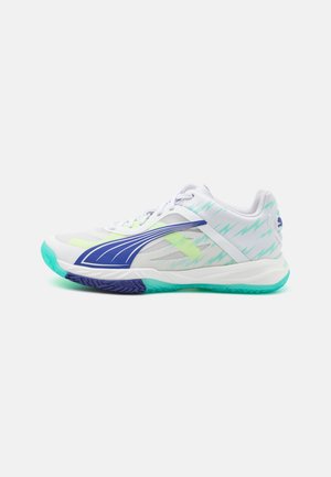 Puma ACCELERATE NITRO SQD W+ - Scarpe da pallamano - white/electric peppermint/fizzy apple
