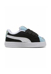 Mustad ja teal'iga sportlikud jalanõud, mis on valmistatud sametist ja kangast. Omavad valget vahepealset tallat ja musti paelusi, toeosal on koomiksikujutis.