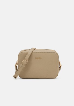 Sac bandoulière rectangulaire beige avec sangle réglable, boucle dorée et petit nom de marque embossé à l’avant.