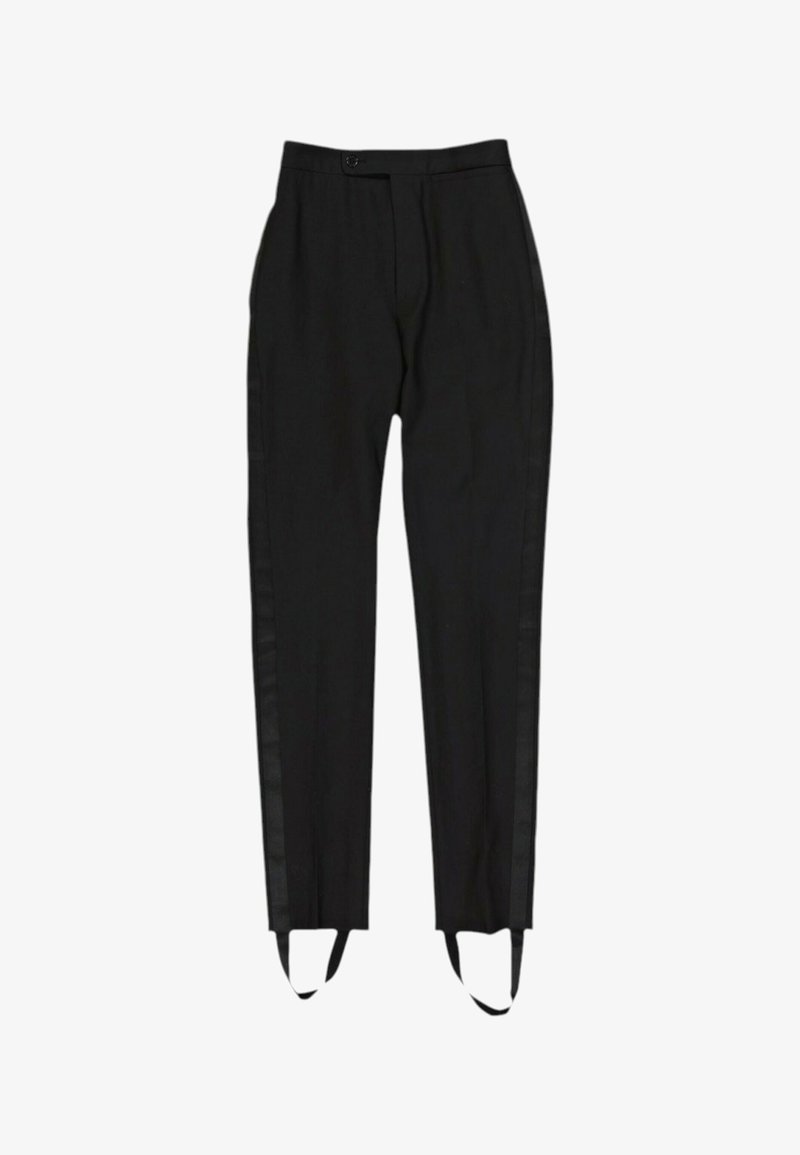 Pantalon noir sur mesure avec jambe droite, bouton à la taille, bandes latérales et brides de pied attachées aux ourlets.