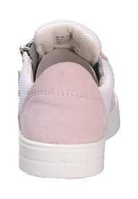 Rosa Wildleder- und Netzsneaker mit einer weißen Gummisohle, Schnürdesign und einem Reißverschlussakzent an der Ferse für einfaches An- und Ausziehen.