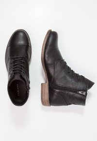 Pier One Šněrovací kotníkové boty - black
