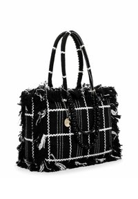Czarna i biała torba na ramię z frędzlami na krawędziach, z wzorem w kratę, podwójnymi uchwytami i ozdobnym łańcuszkiem z koralików.