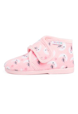 Chausson rose clair avec un extérieur en polaire douce, arborant un motif de lunes et d'étoiles grises. Comprend une sangle à crochets et boucles pour un enfilage facile.