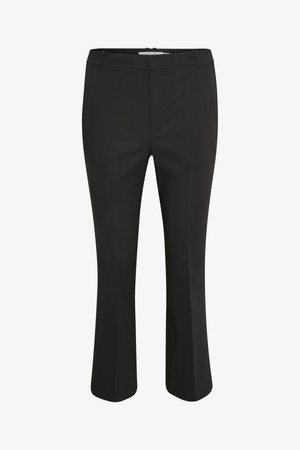 Pantalones negros de corte entallado con un ajuste slim, que presentan una textura suave, cierre frontal oculto y dobladillo ligeramente acampanado.