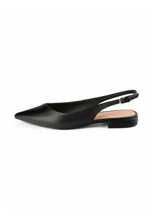 Scarpa nera flat slingback con punta affusolata, tomaia in pelle liscia, sottile cinturino alla caviglia regolabile e basso tacco quadrato.