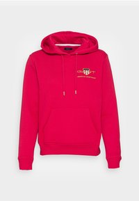 Czerwona bawełniana bluza z kapturem z przednią kieszenią, regulowanym sznurkiem i złotym logo z napisem "GANT AMERICAN SPORTSWEAR" na piersi.