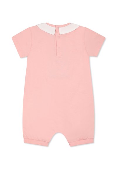 Romper rosa a maniche corte con colletto bianco, chiusura a bottoni a pressione sul retro e polsini elasticizzati. Tessuto di cotone morbido, design casual.