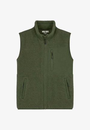 Olijfgroene mouwloze fleece bodywarmer met een ritssluiting aan de voorkant, twee onderste ritstasjes, een borstzak met rits en een opstaande kraag.