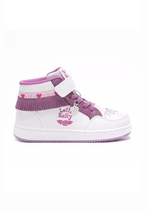 Sneaker mid-top bianchi e viola con cinturino in velcro, motivi a cuore e dettagli glitterati. Presenta un colletto in tessuto testurizzato e un dettaglio con il logo.
