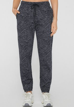 - Spodnie treningowe