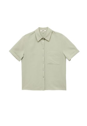 Camicia a maniche corte con colletto in tessuto verde chiaro, dotata di chiusura con bottoni frontali e di una tasca sul lato sinistro. Texture liscia.