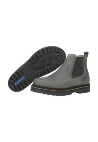 Stivali alla caviglia in pelle grigia con pannelli elastici laterali, suole in gomma nera robuste con una trama decorativa e un accento marrone attorno alla base.