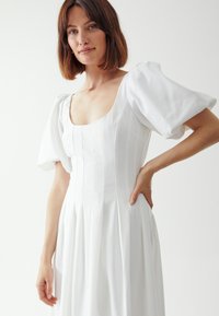 WILLA WHIRL - Vardagsklänning - white