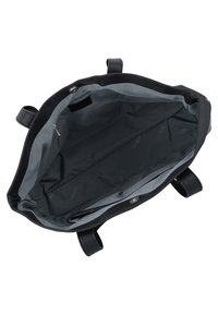 Sac fourre-tout noir avec intérieur en tissu gris, poche zippée, fermeture à bouton magnétique et deux poignées courtes.