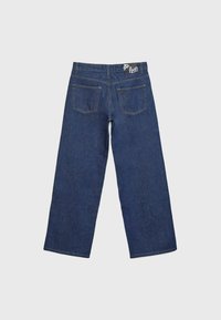 Donkerblauwe denim wijdvallende jeans met een hoge taille, voorzien van twee achterzakken, gestikte details en een logo op de tailleband.