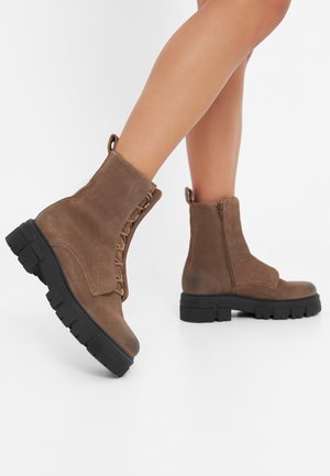 Stivaletti con plateau - light brown