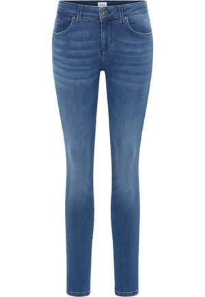 Niebieskie dżinsowe rurki z przodu zapinane na guziki i suwak, posiadające kieszenie z przodu i z tyłu oraz delikatne przetarcia na udach i kolanach.