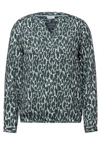 Langarm blouse in een groen en zwart dierenprintpatroon. Heeft een V-hals en een relaxed fit, met manchet mouwen. Gemaakt van luchtige stof.