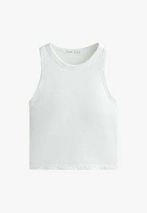Débardeur blanc côtelé avec de larges bretelles et un col arrondi. Fabriqué dans un matériau doux et extensible pour un confort optimal et un bon ajustement.