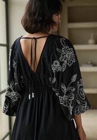 Next EMBROIDERED SLEEVED- REGULAR FIT - Maxikjoler - black white