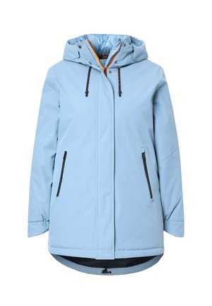 Giacca impermeabile azzurro chiaro con cappuccio, tasche con zip nere, cordini regolabili e orlo posteriore leggermente più lungo. Tessuto morbido.