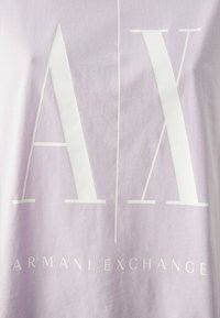 Armani Exchange T-shirts med print - violet sky