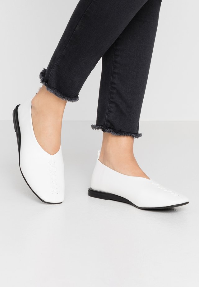 VEGAN LIA - Slip-ons - white