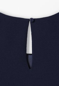 Guess Sukienka koktajlowa