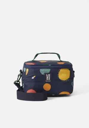 Cutie insulată pentru prânz din material navy, cu motive cerești colorate, un mânere verde, curea ajustabilă și un patch cu logo.
