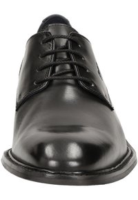 Scarpa di pelle nera con punta arrotondata, finitura liscia, allacciatura centrale e dettagli minimi. Suola cucita con una leggera lucentezza.