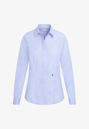 Lichtblauw overhemd met lange mouwen, knoopsluiting, een puntkraag en kleine zwarte bloemenborduursel aan de onderkant van de rechter voorkant.