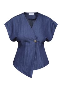 Marineblå kortærmet bluse med indpakningsdesign, der har guldknapdetalje og struktureret stof. Det asymmetriske afslutning giver visuelt interessant.