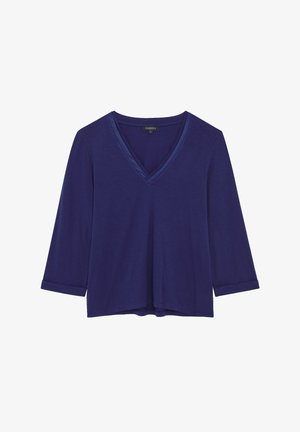 Bluzka z dekoltem w serek i rękawami o długości trzech ćwierć, w głębokim granatowym kolorze. Wykonana z miękkiego materiału, o luźnym kroju i podwiniętych mankietach.