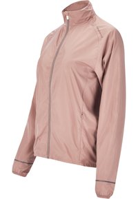 Ljusrosa vindjacka med dragkedja framtill, hög krage, elastiska ärmslut och sidofickor. Har reflexdetaljer på ärmarna.