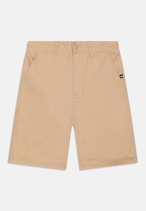 Knælange beige shorts lavet af et glat stof, med en knaplukning foran, bæltestropper og to sidelommer.