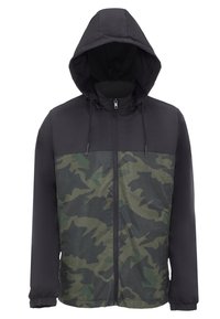Hættejakke med en sort øverste sektion og en camouflage nederste sektion i nuancer af grøn, med elastiske manchetter og lukning med lynlås foran.