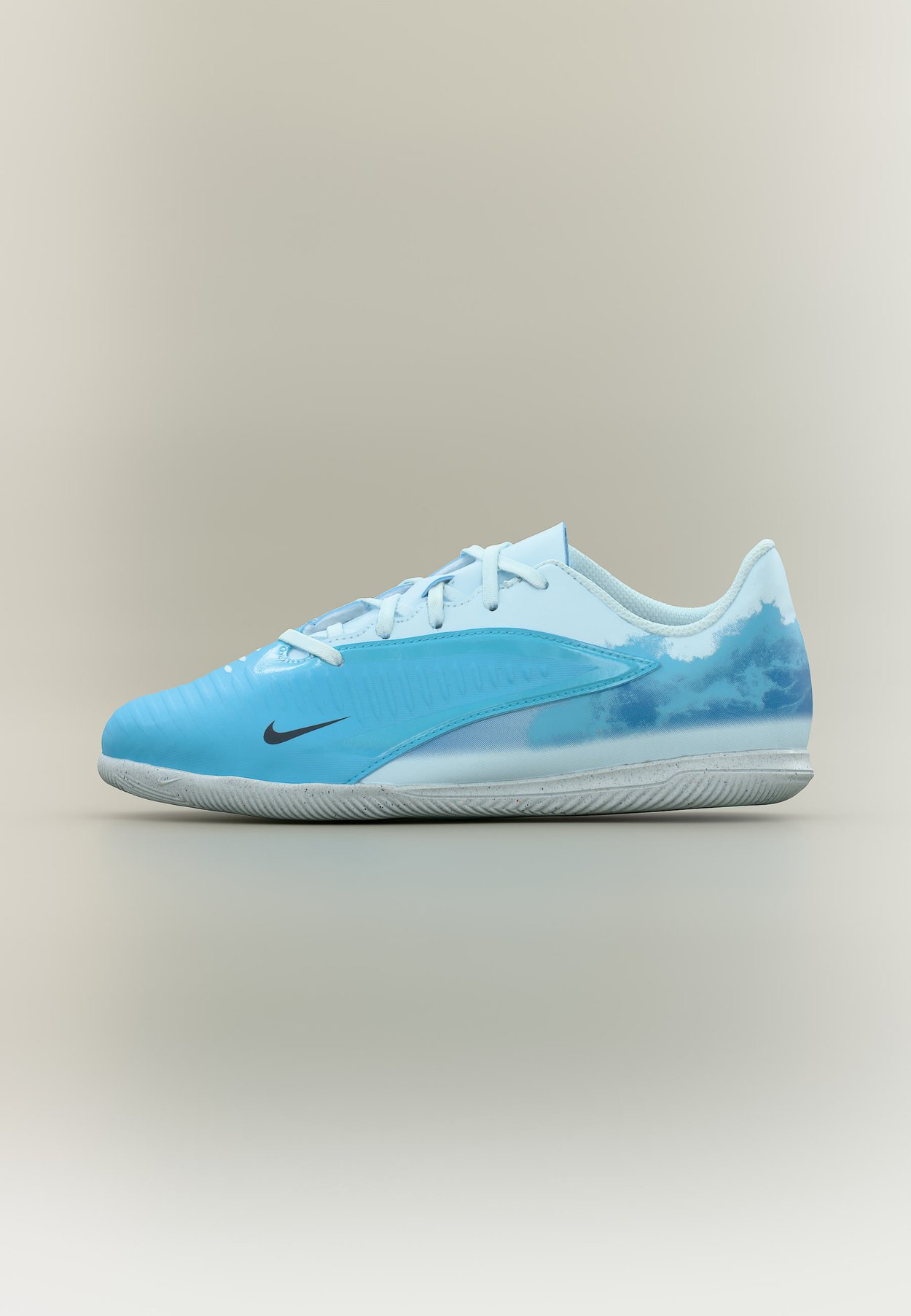 Nike PHANTOM 6 LOW CLUB ERLING HAALAND IC UNISEX - Indoor football boots - baltic blue/blue eclipse/glacier blue